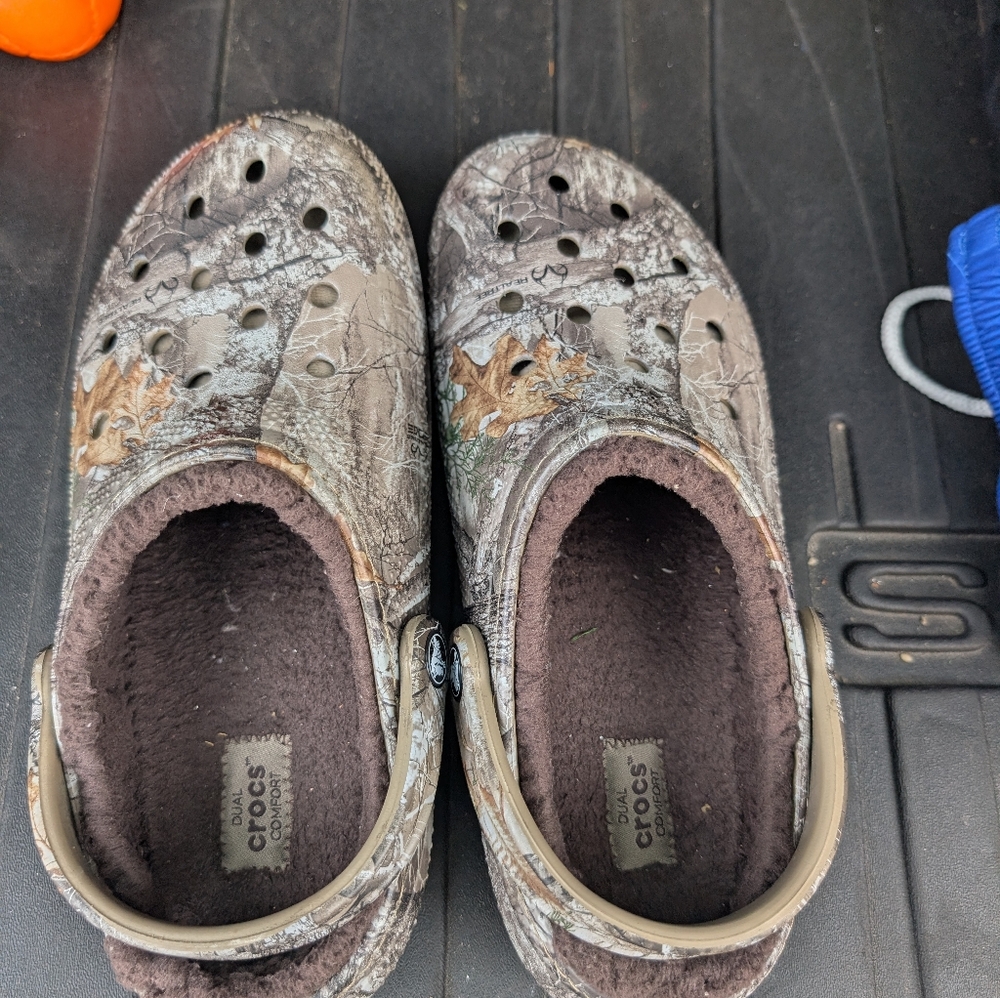 CROCS Kids Woodland Camo Slippers